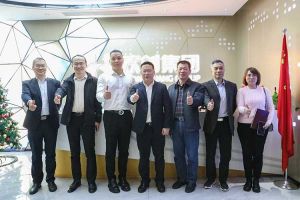 广州市与番禺区人力资源和社会保障局领导莅临江南网站_江南（中国）集团调研指导